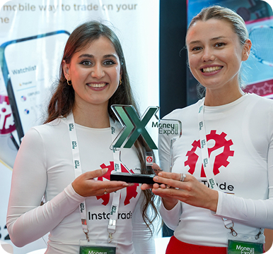 Perwakilan Perusahaan pada pameran setelah menerima penghargaan 